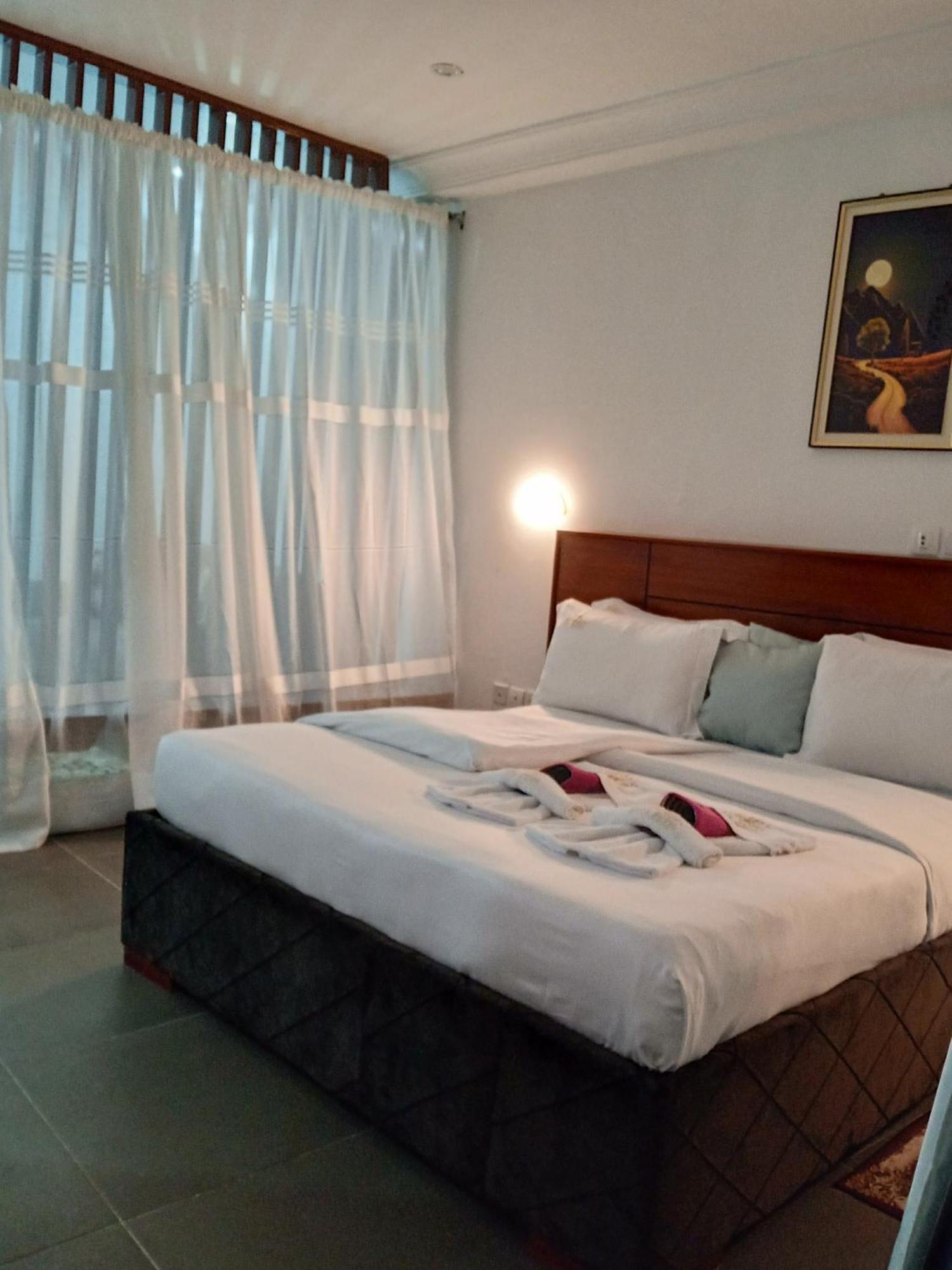 Cofe Hotel Yaoundé エクステリア 写真