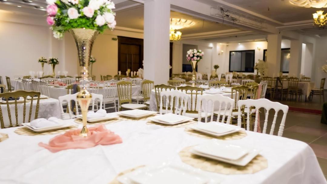 Cofe Hotel Yaoundé エクステリア 写真
