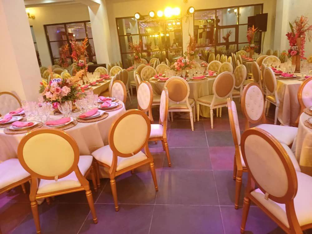 Cofe Hotel Yaoundé エクステリア 写真